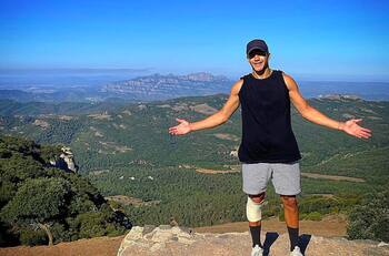 VIDEO| Alexis Sánchez mostró en un auto de lujo su inmensa viña en Chile