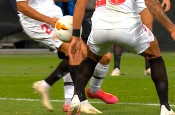 ¿Era penal? La polémica mano que no fue cobrada para el Inter