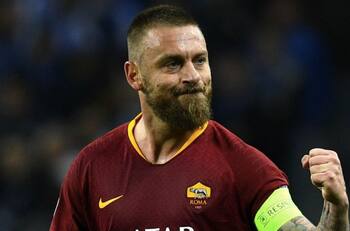 Daniele De Rossi podría convertirse en el nuevo técnico de la Fiorentina de Erick Pulgar