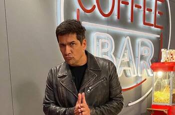 Rafael Araneda realizó una increíble caracterización de Gloria Stefan y Emilio Stefan, junto a su compañera, Ana Brenda Contreras