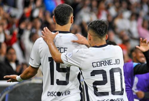 El chileno debutó con el cuadro Merengue en Copa Sudamericana. Créditos: @ldu_oficial.