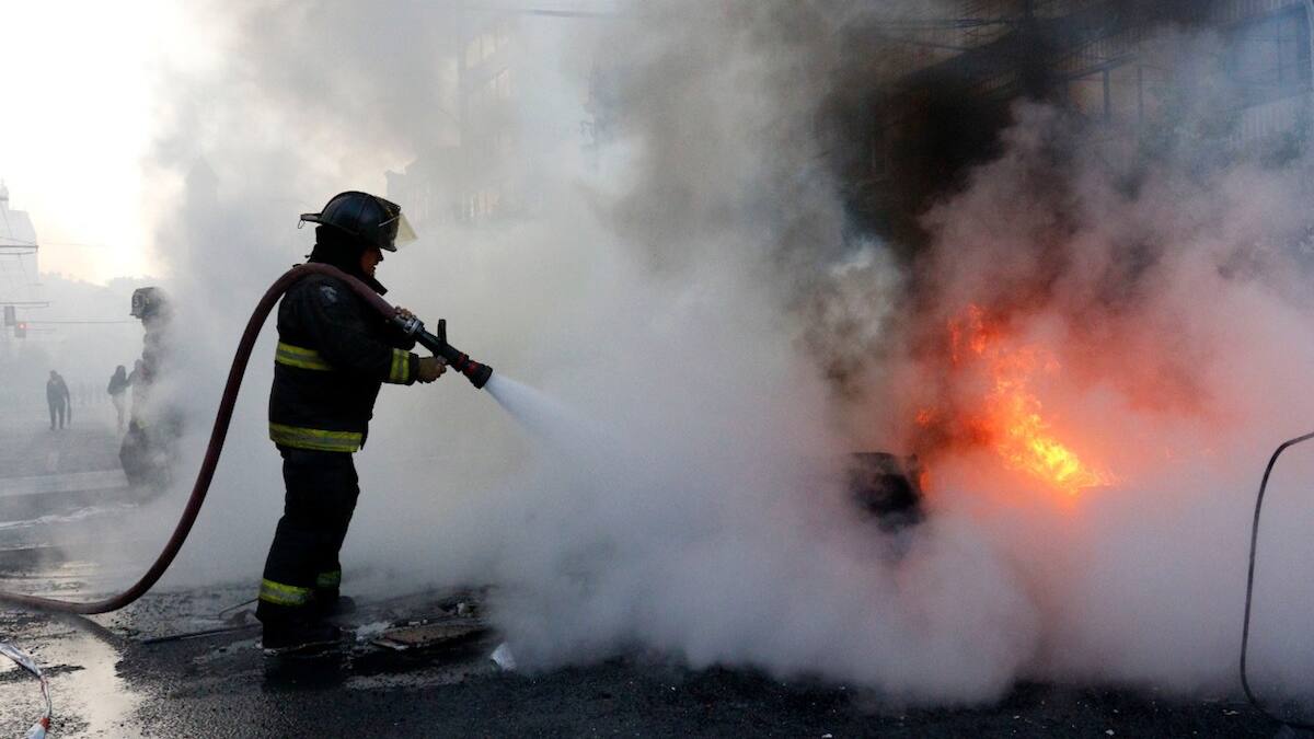 Pelea entre dos hermanos terminó con camión familiar incendiado en el sur