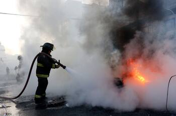 Pelea entre dos hermanos terminó con camión familiar incendiado en el sur