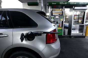 Gobierno confirma la fecha en qué presentarán proyecto para frenar el alza de combustibles