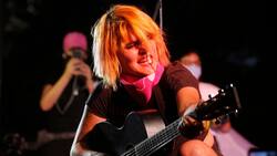 Kast critica expresiones en canción de Camila Moreno y comando de Boric las relativiza