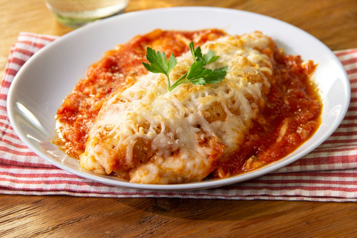 Receta de pollo a la parmesana: Una alternativa sabrosa y fácil para la cena de Navidad