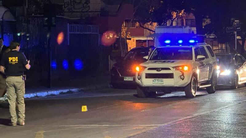 fue el resultado de una riña que se produjo luego de un partido de fútbol de barrio en la comuna de Maipú. Foto: Agencia Aton - 24 Horas.