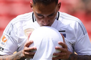 Nuevo apodo de Javier Correa en Colo Colo genera debate en redes: hasta hinchas de la UC reaccionaron