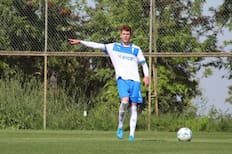 ¿Quién es Nickolas Pino, el central que podría aprovechar la ausencia de Daniel González en la UC?