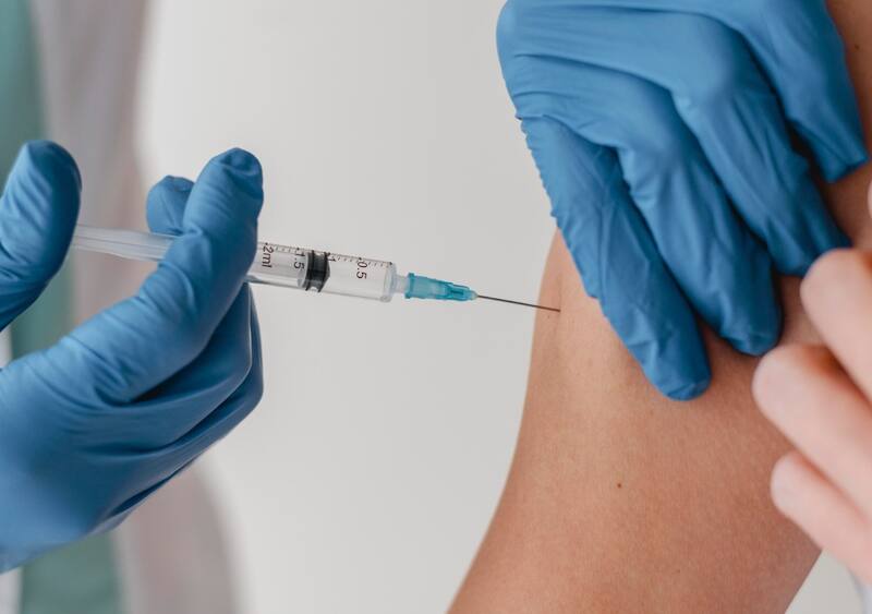 La primera vacuna contra la enfermedad fue aprobada en 2019.