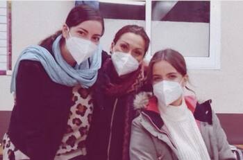 "Vengan a votar que no ha llegado nadie": Millaray Viera hizo un llamado a los votantes en medio de su labor como vocal de mesa