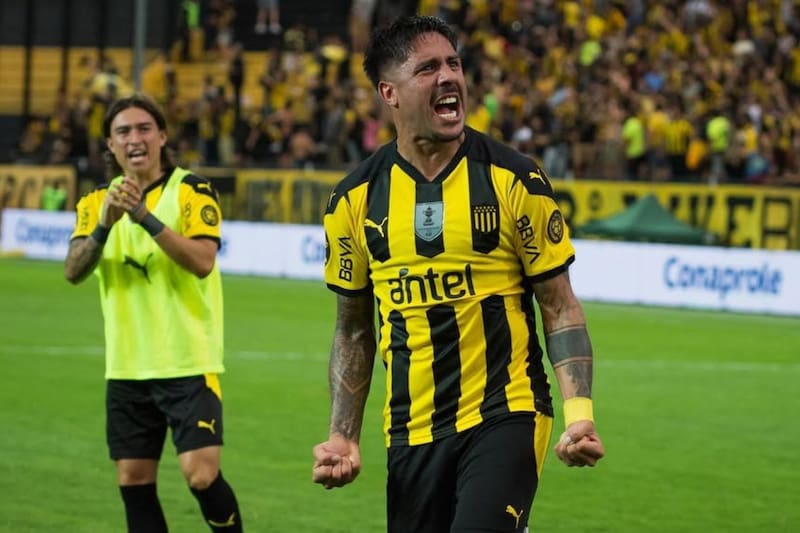 Cachila defendió en dos periodos a Peñarol de Montevideo. Foto: Instagram Ramón Arias.