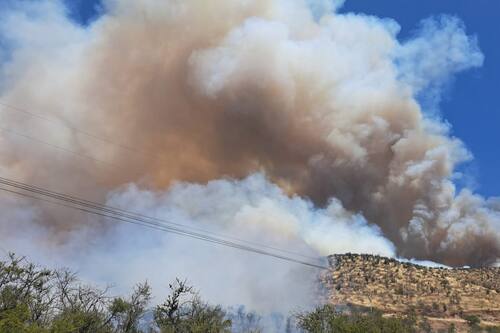 VIDEO | Incendios en Curacaví y San Bernardo cubren de humo la RM: Senapred declaró Alerta Roja