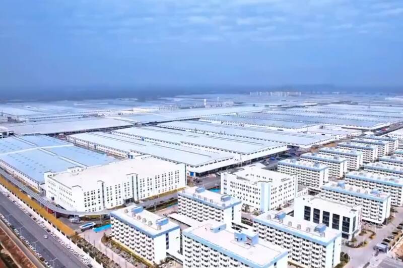 Revisa los detalles de la gigantesca fábrica automotriz.