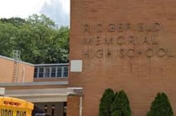 "No negociamos con terroristas": Suspenden a profesor por discriminar a estudiante musulmán