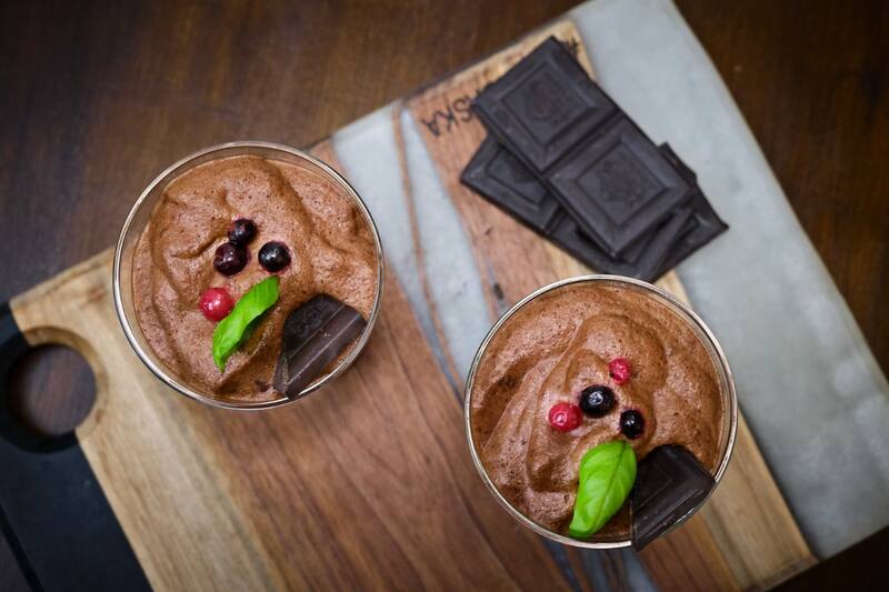 de un delicioso mousse de chocolate.