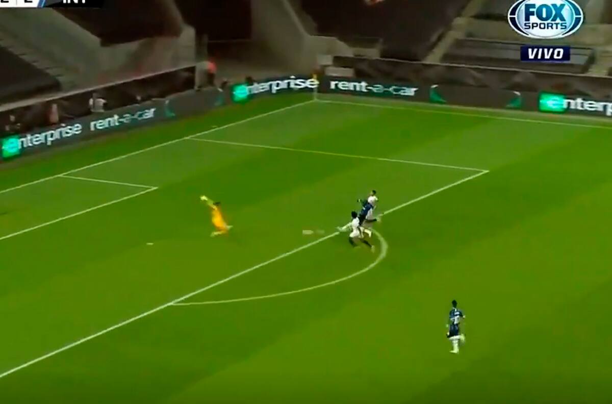 Momento crucial: Bounou salvó al Sevilla y evitó el gol de Lukaku