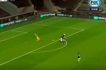 Momento crucial: Bounou salvó al Sevilla y evitó el gol de Lukaku