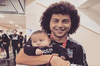 VIDEO| Maximiliano Falcón celebró el primer año de su hijo cantando canciones de Colo Colo