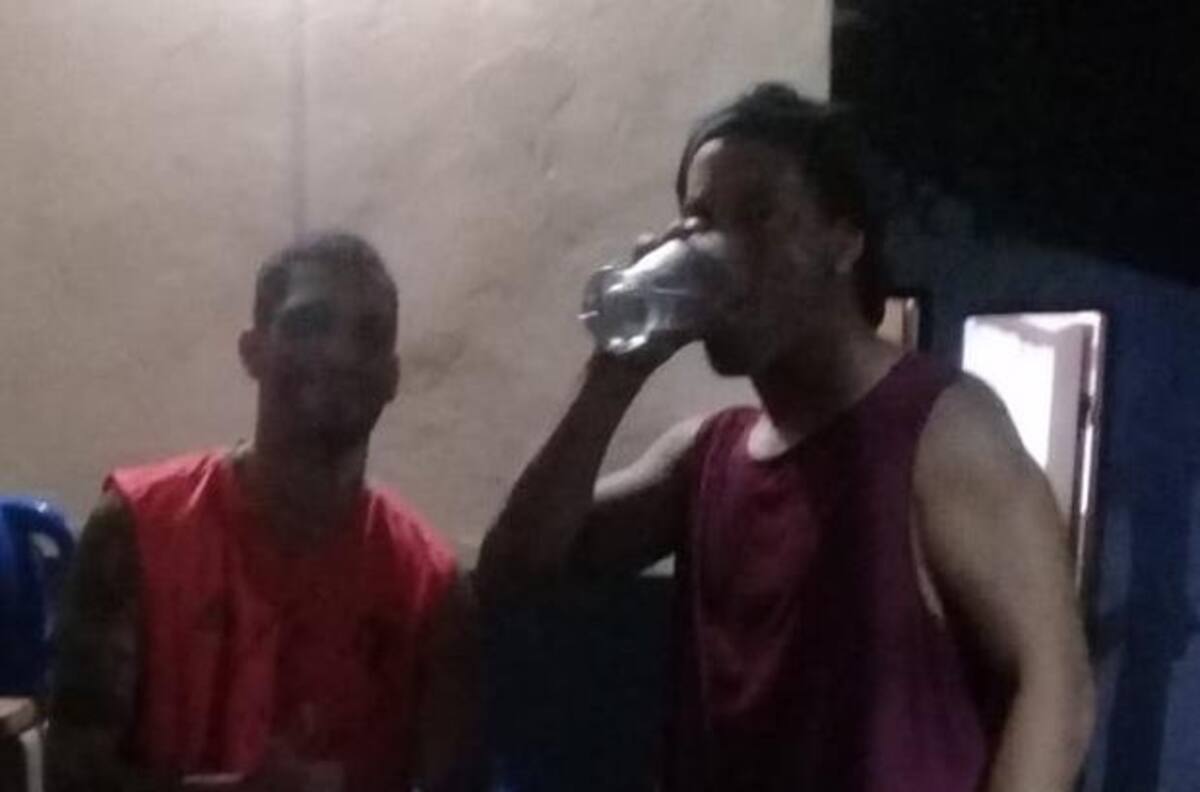 Revelan nuevas imágenes y declaraciones de Ronaldinho en prisión: Confesó que le preocupa su madre