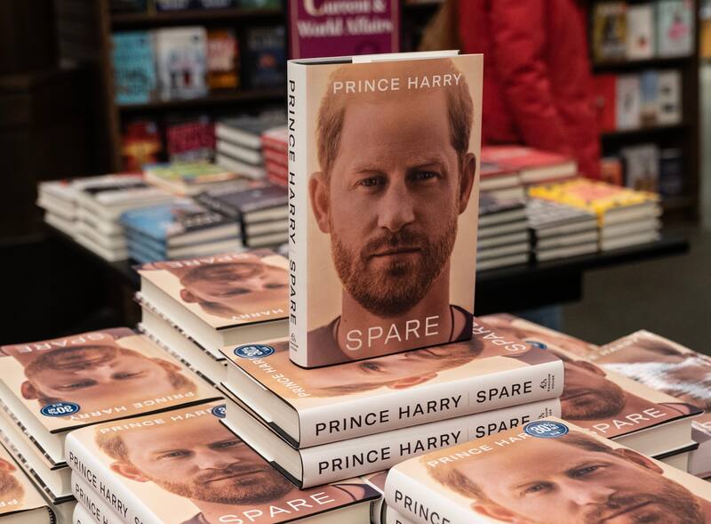 El libro del príncipe Harry, titulado "Spare", fue el elemento más importante en el fin de las relaciones con su familia.