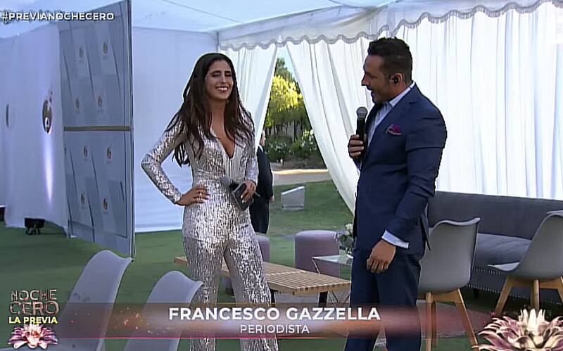 Se luce con impresionante traje. / Canal 13
