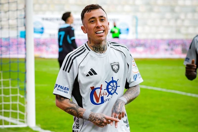 El delantero en Turquía. Foto: @erzurumspor en Instagram.