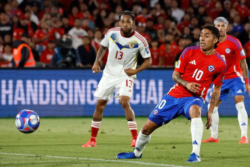 Luciano Cabral se lució con La Roja.