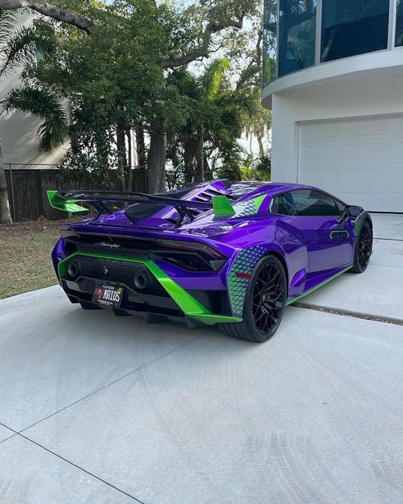 Marcelo Ríos presentó su lujoso auto.