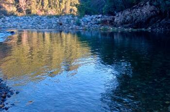 Un paraíso escondido en la Región del Maule: Este recinto cuenta con pozones naturales y sombras ideales para pasar el calor