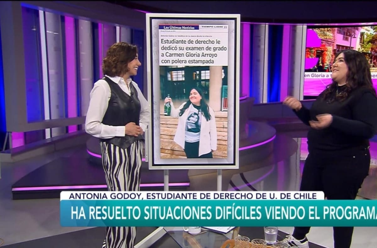 Con regalo incluído: Carmen Gloria Arroyo vivió especial encuentro con estudiante que le dedicó su examen de Derecho