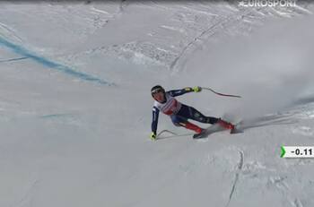 Esquiadora italiana completó prueba pese a haber perdido uno de sus stick