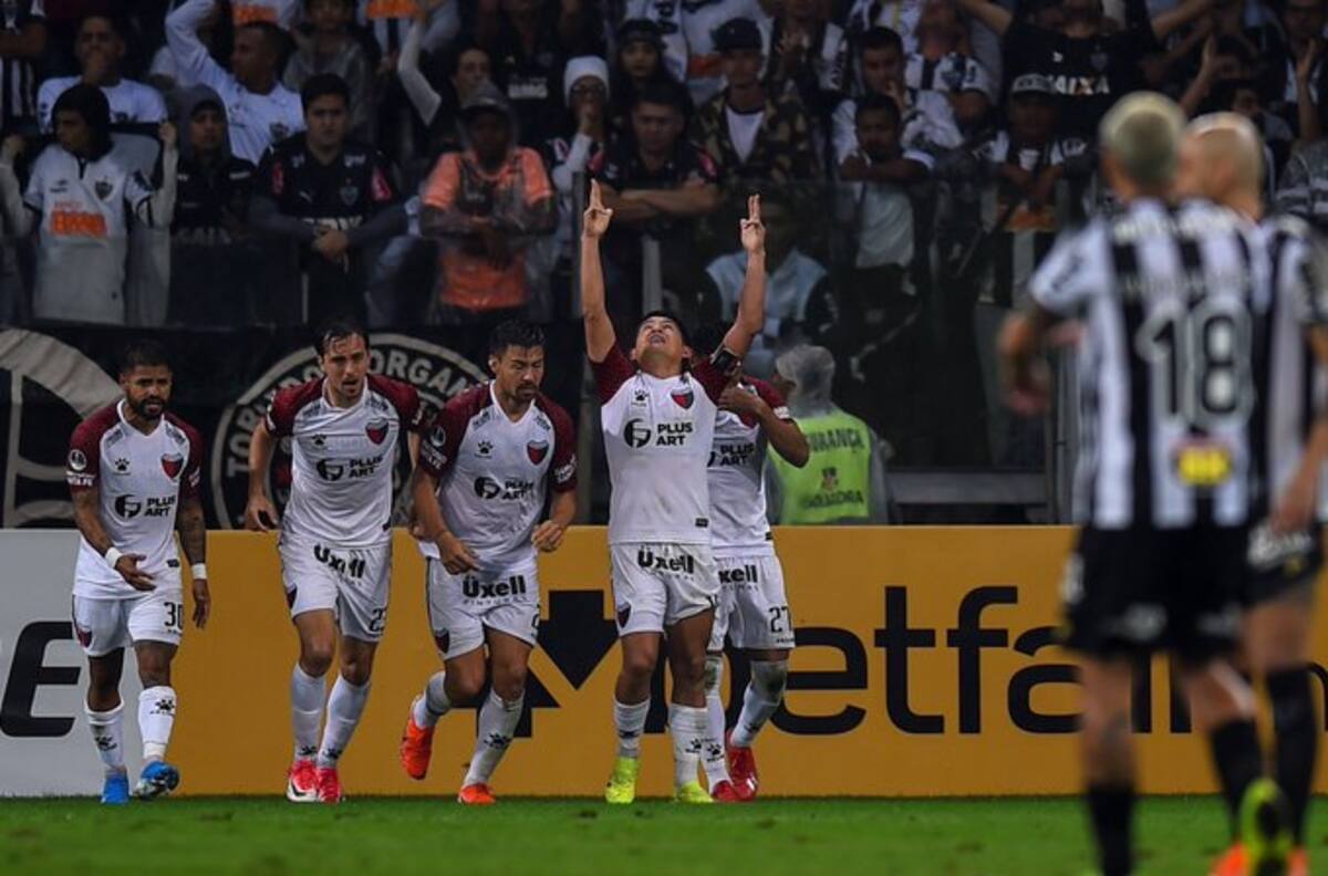 La impresionante definición de la 'Pulga' Rodríguez para clasificar a Colón a final de Sudamericana
