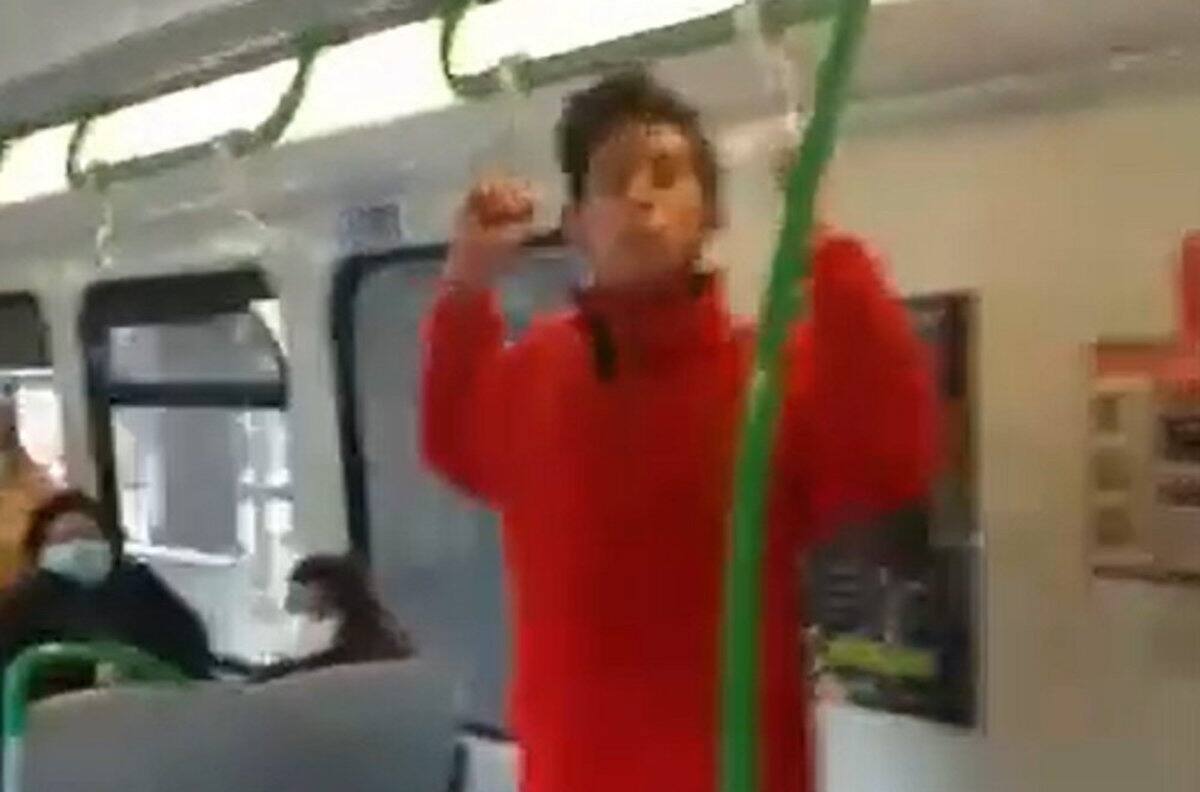 VIDEO: Denuncian a guardia del Metro de Valparaíso por escupir y golpear a músicos