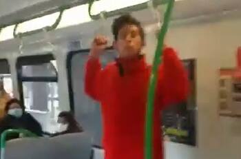 VIDEO: Denuncian a guardia del Metro de Valparaíso por escupir y golpear a músicos