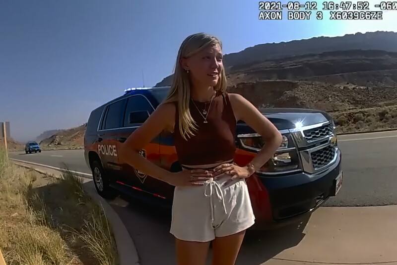 trata sobre la desaparición y posterior asesinato de la influencer Gabby Petito. Créditos: Netflix.