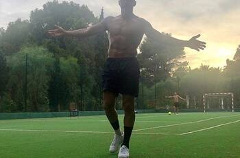 Alexis Sánchez es el único chileno de los 10 futbolistas más buscados en PornHub