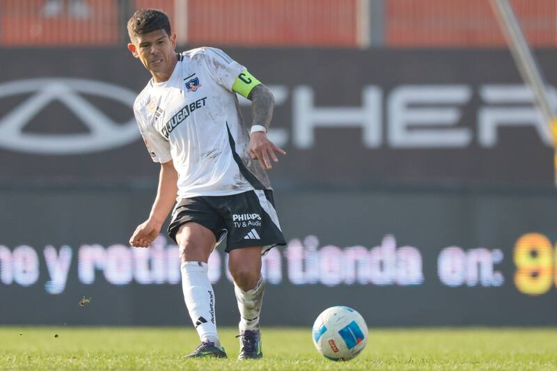 jugando en el Santa Laura con Colo Colo. Foto: Aton.