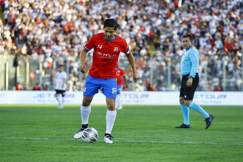 Matías Fernández se lesionó y no pudo ser titular en el Duelo de Leyendas entre Colo Colo y River Plate. Foto: Aton.