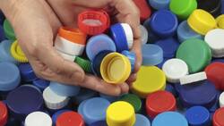 Aguanta la respiración antes de saber por qué todo el mundo está guardando las tapas de las botellas