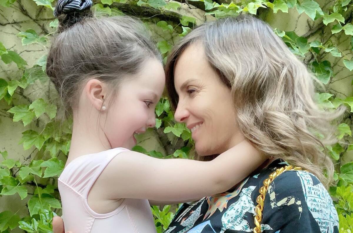 "Tengo compañía": Diana Bolocco tuvo la sorpresiva visita de su hija Gracia mientras animaba en "El Retador"