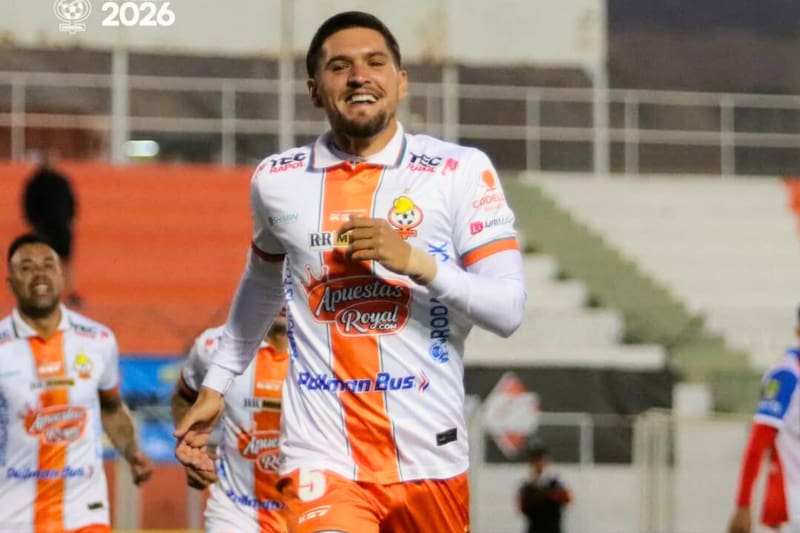 Agustín Nadruz, en el triunfo ante la UC en El Salvador. Foto: Aton.