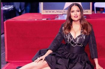 Salma Hayek sorprende siendo embajadora informal de traje de baño de Gucci