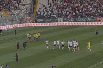 VIDEO | Ácido ambiente: hinchas albos reciben de esta manera a los jugadores de Colo Colo