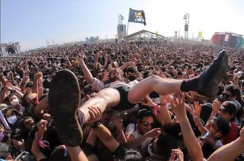 Por incumplimiento de medidas Covid-19: Cursan 6 sumarios contra organización del Festival Lollapalooza Chile 2022