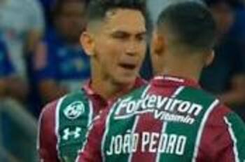 Ganso se enfrascó con un compañero en pleno partido de Fluminense
