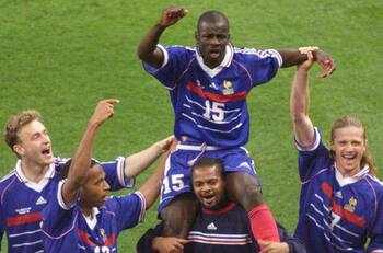 Video: La noche de gloria de Thuram en Francia 1998