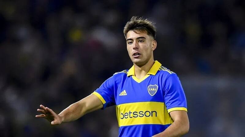 con la camiseta de Boca Juniors.