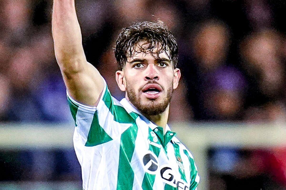El jugador marroquí seguirá al mando de Manuel Pellegrini.