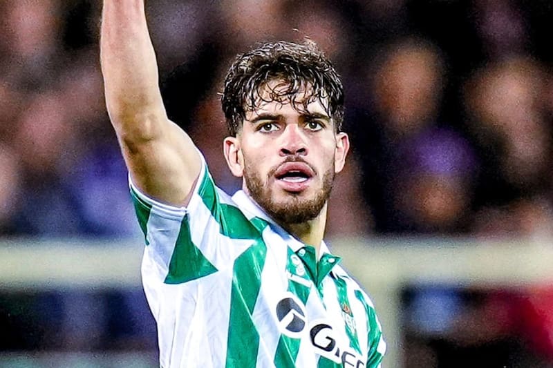 El jugador marroquí seguirá al mando de Manuel Pellegrini.